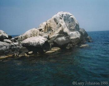 Chimyamwezi Rocks a crystal clear dive spot